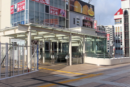 松戸駅西口デッキ左側エスカレーター